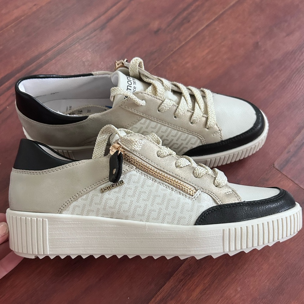 Remonte D2E04 Women's Side Zip Sneaker